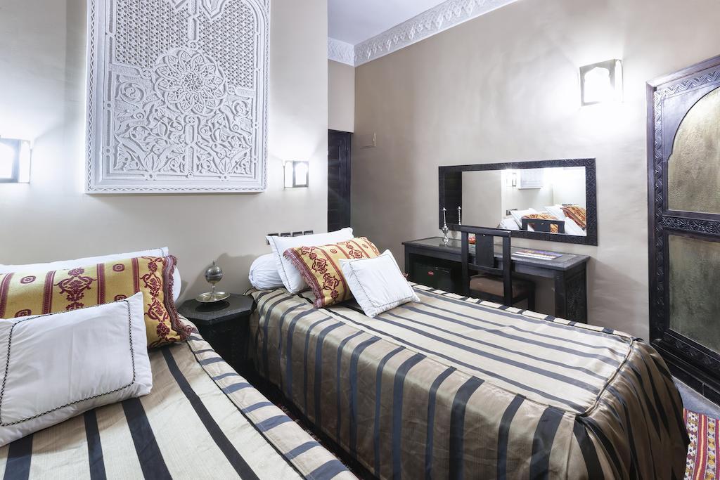 Hotel Azoul Уарзазат Экстерьер фото
